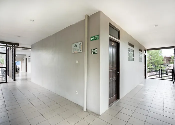 Reddoorz Plus At Hotel Ulin Samarinda